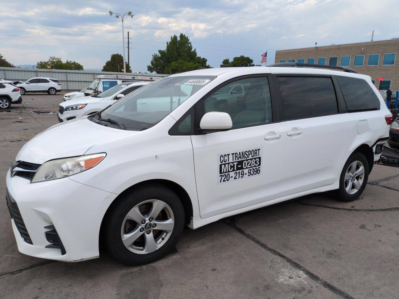 TOYOTA SIENNA LE 2018
