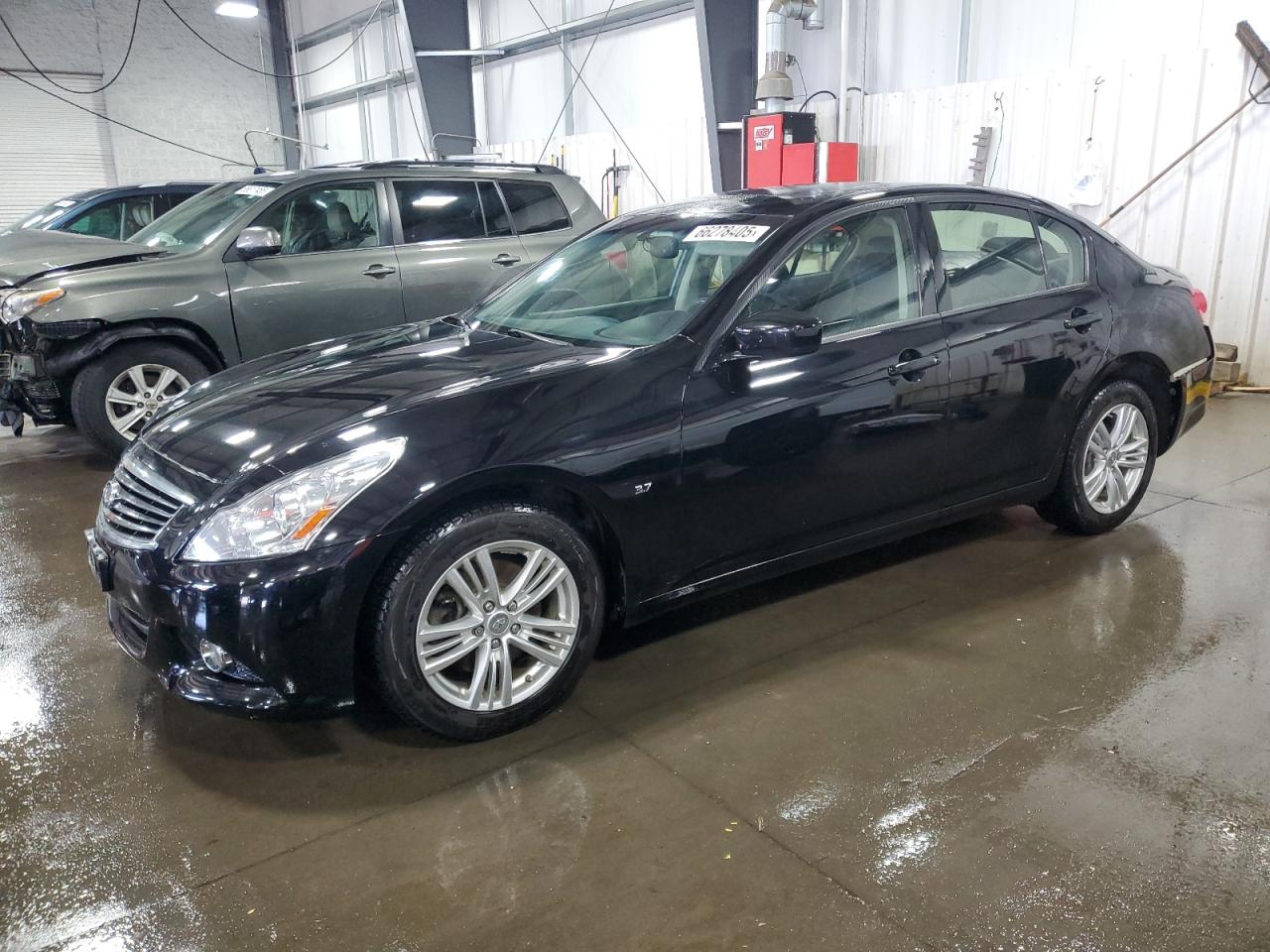 INFINITI Q40 2015