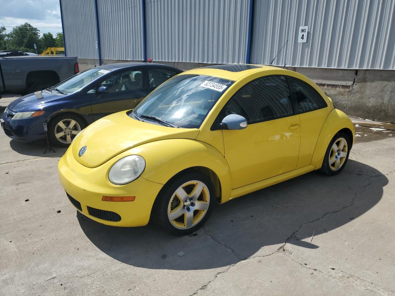 VOLKSWAGEN NEW BEETLE 2006