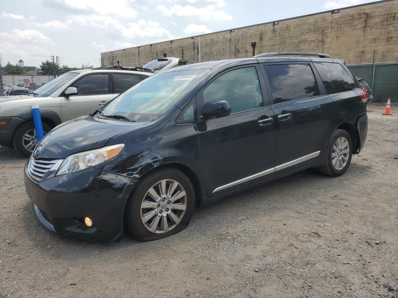 TOYOTA SIENNA XLE 2011