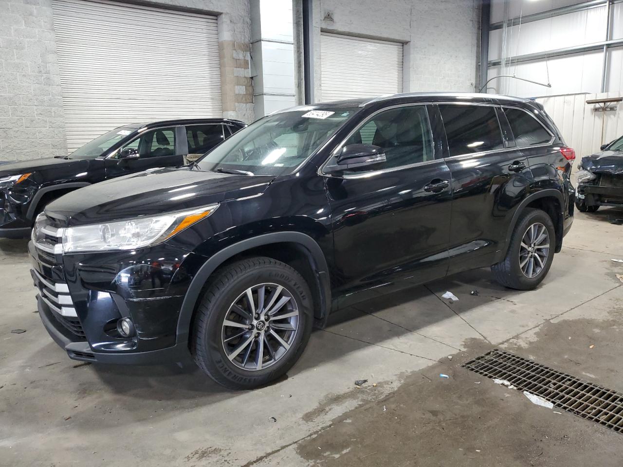 TOYOTA HIGHLANDER 2017