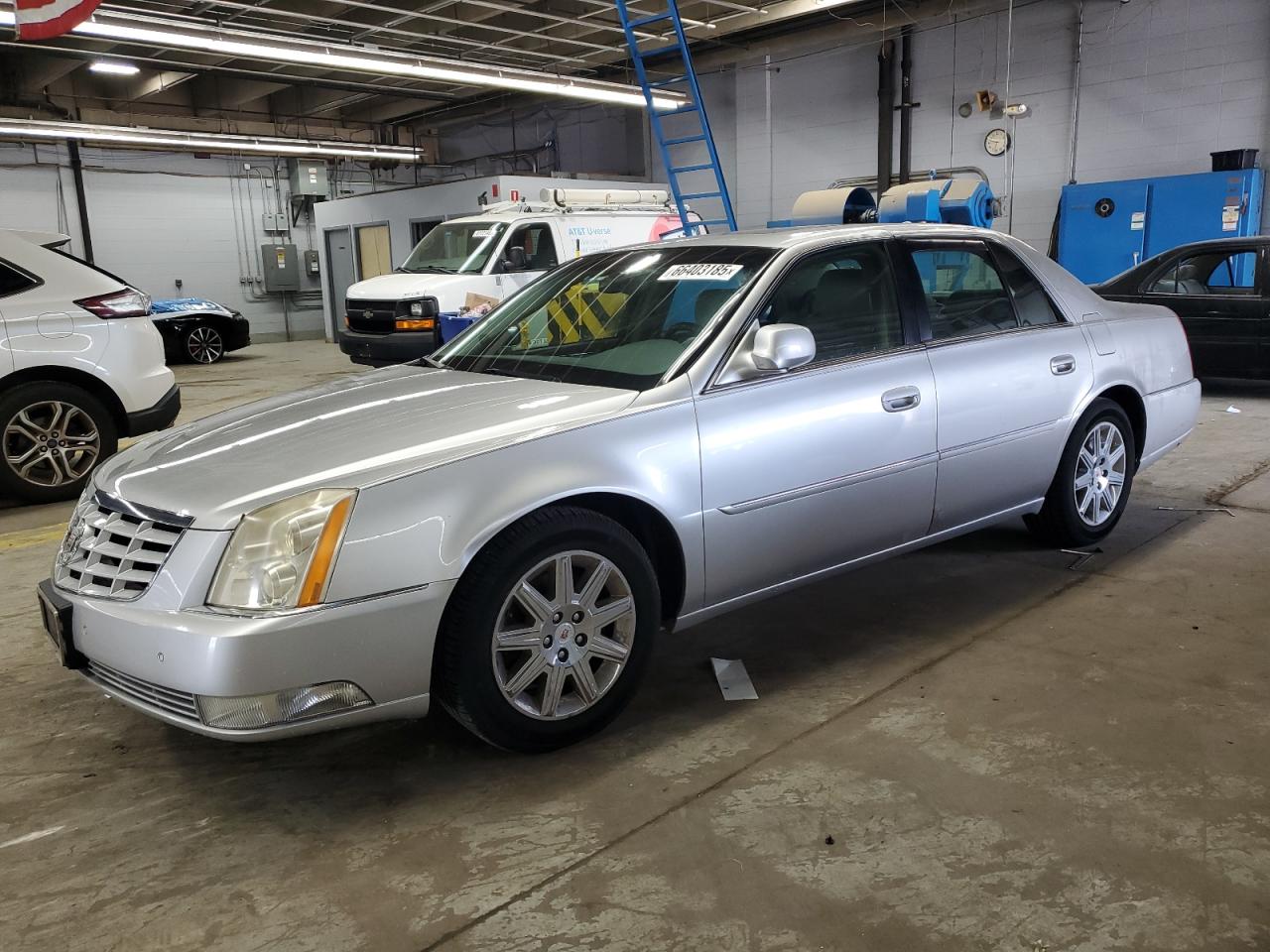 CADILLAC DTS PREMIU 2011