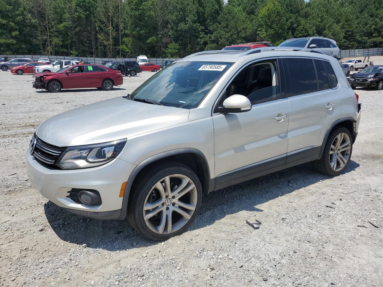 VOLKSWAGEN TIGUAN S 2012