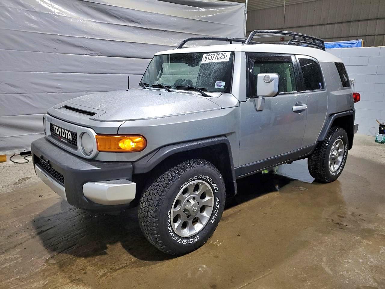 TOYOTA FJ CRUISER 2012