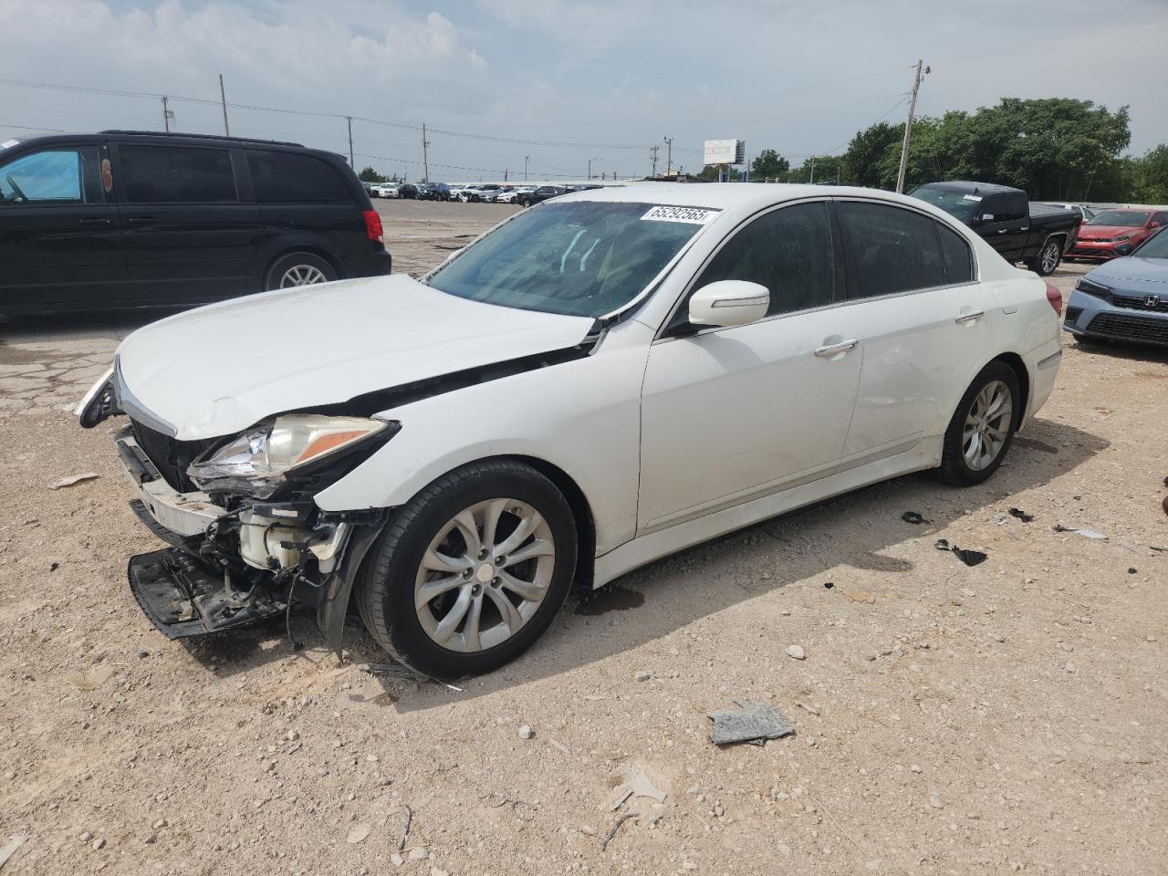 HYUNDAI GENESIS 3. 2013