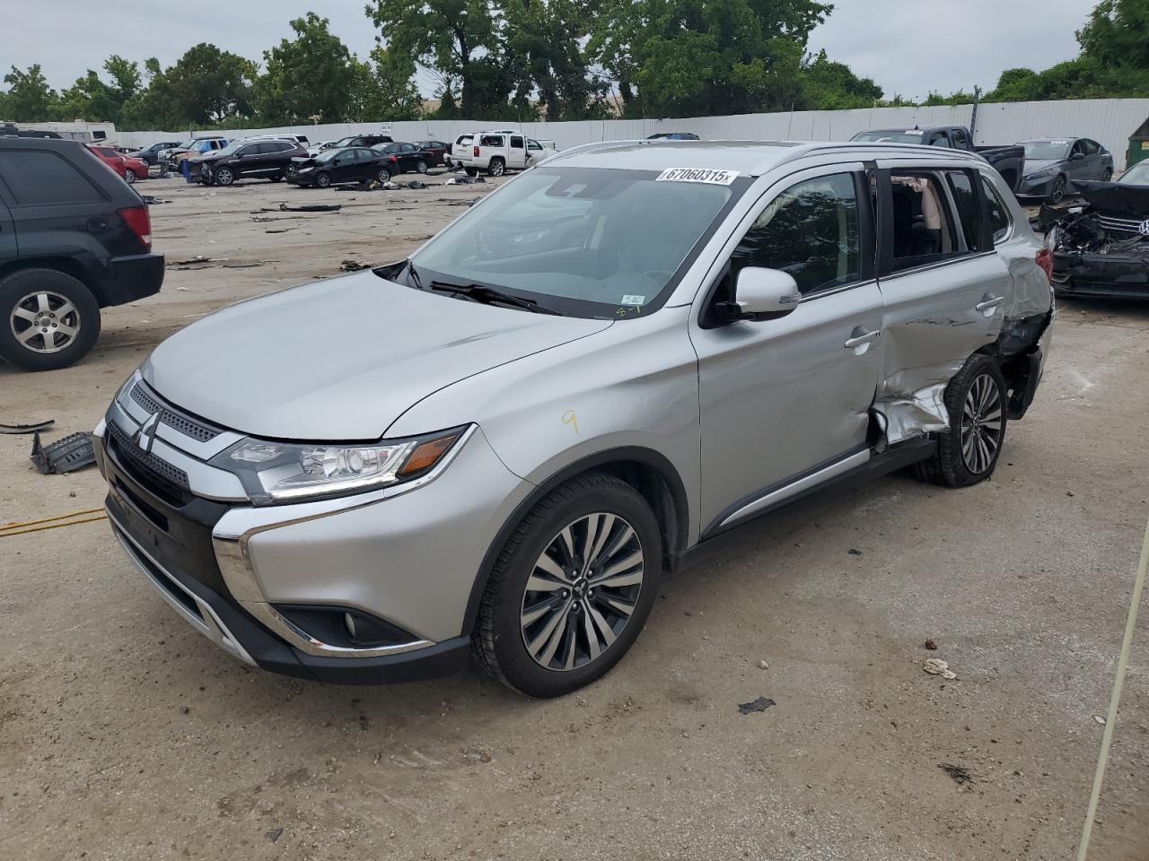 MITSUBISHI OUTLANDER SE 2020