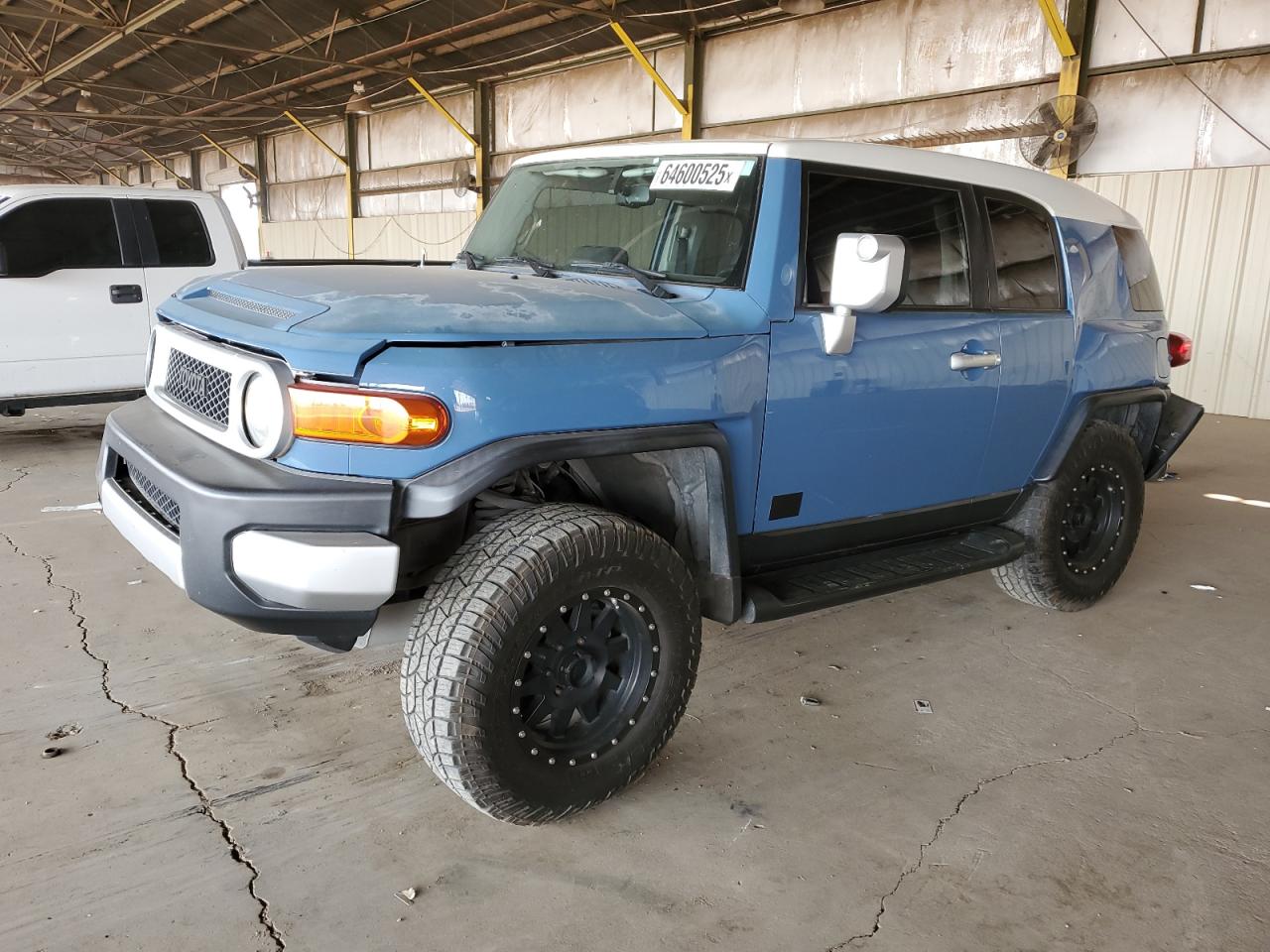 TOYOTA FJ CRUISER 2011