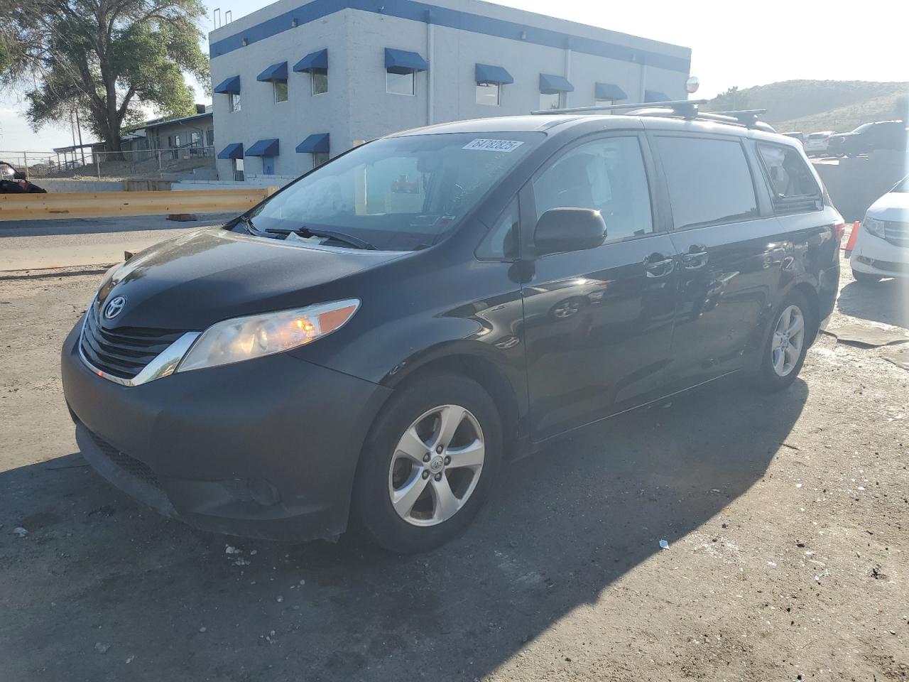 TOYOTA SIENNA LE 2016