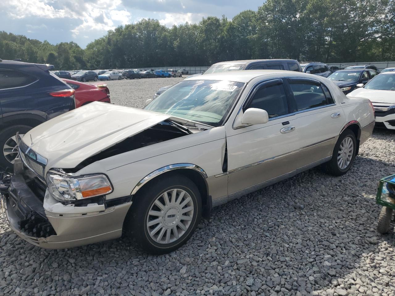 LINCOLN TOWN CAR SIGNATURE 2005