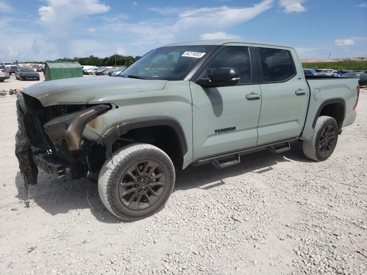 TOYOTA TUNDRA CRE 2025
