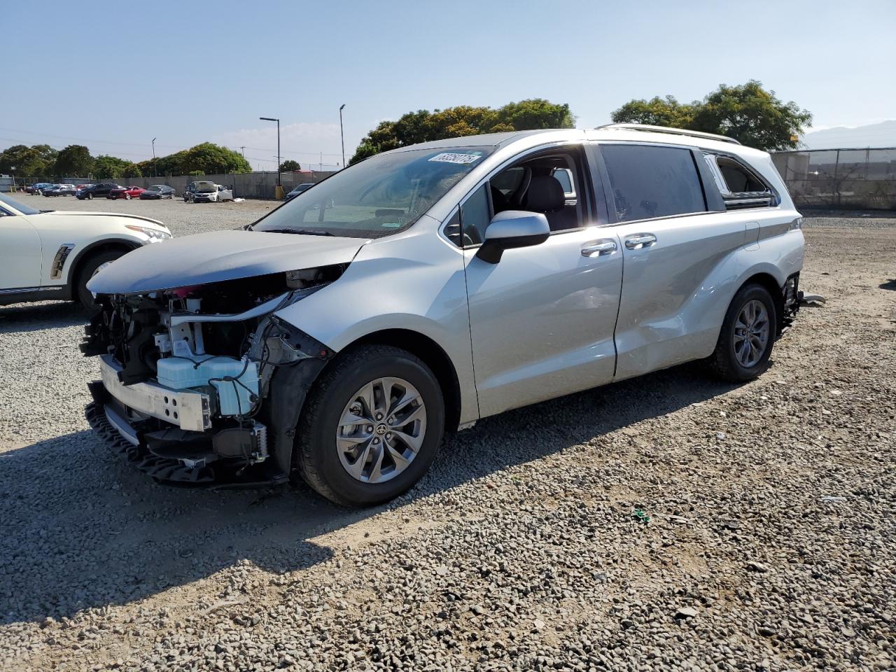 TOYOTA SIENNA XLE 2023