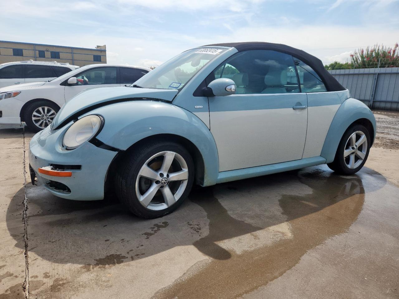 VOLKSWAGEN NEW BEETLE 2010