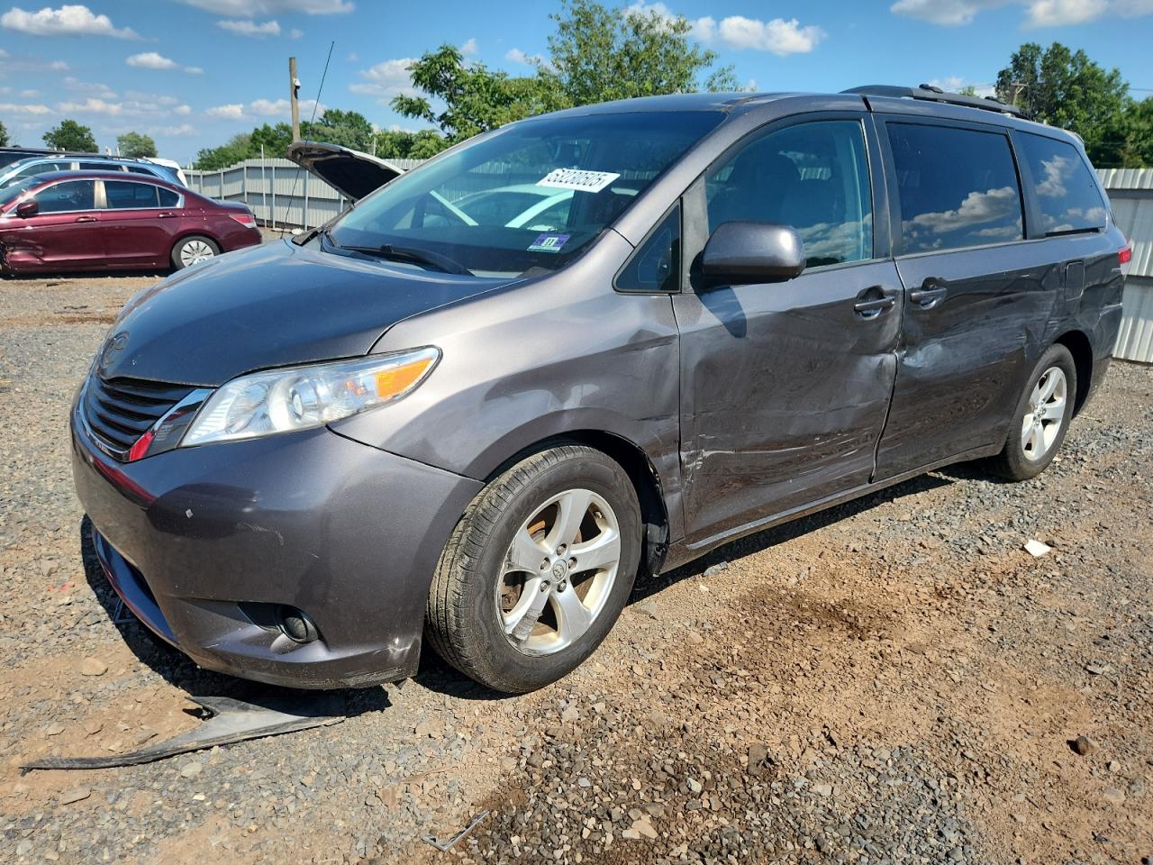 TOYOTA SIENNA LE 2014