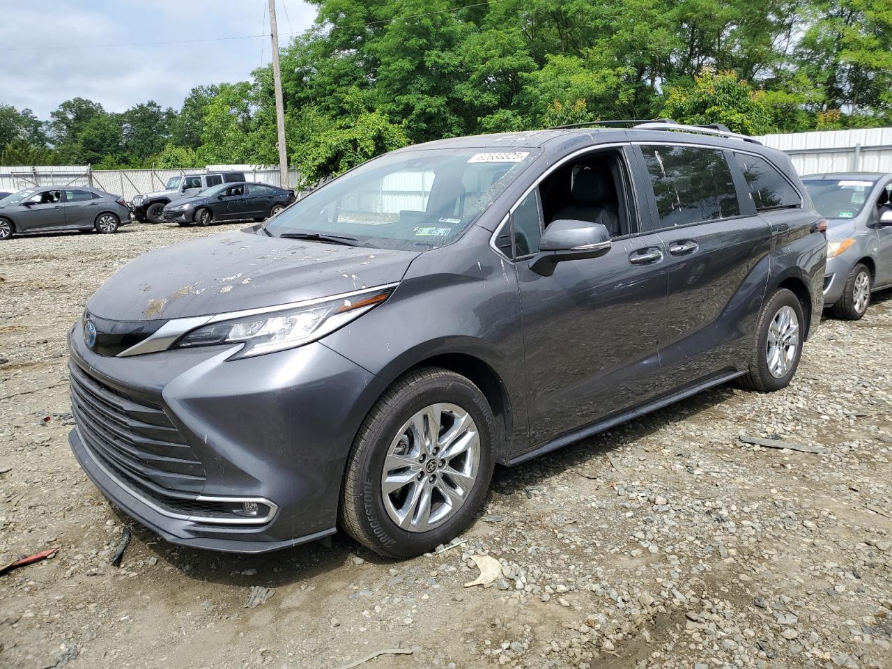 TOYOTA SIENNA LIMITED 2025