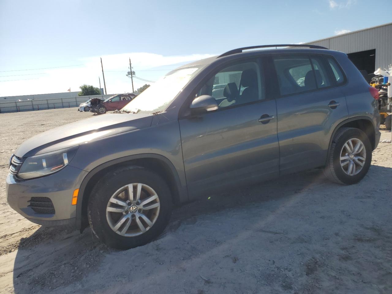 VOLKSWAGEN TIGUAN S 2015