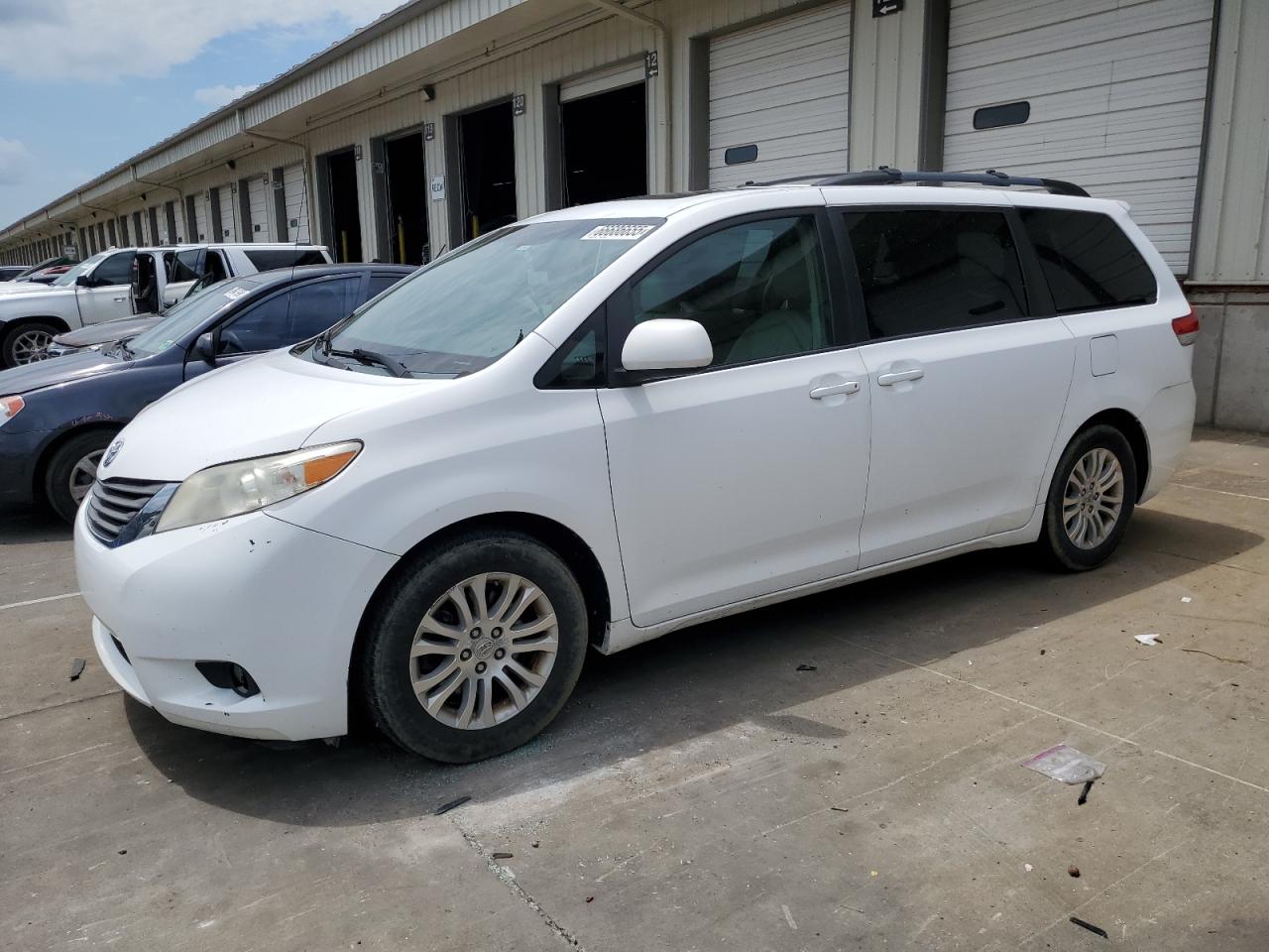 TOYOTA SIENNA XLE 2011