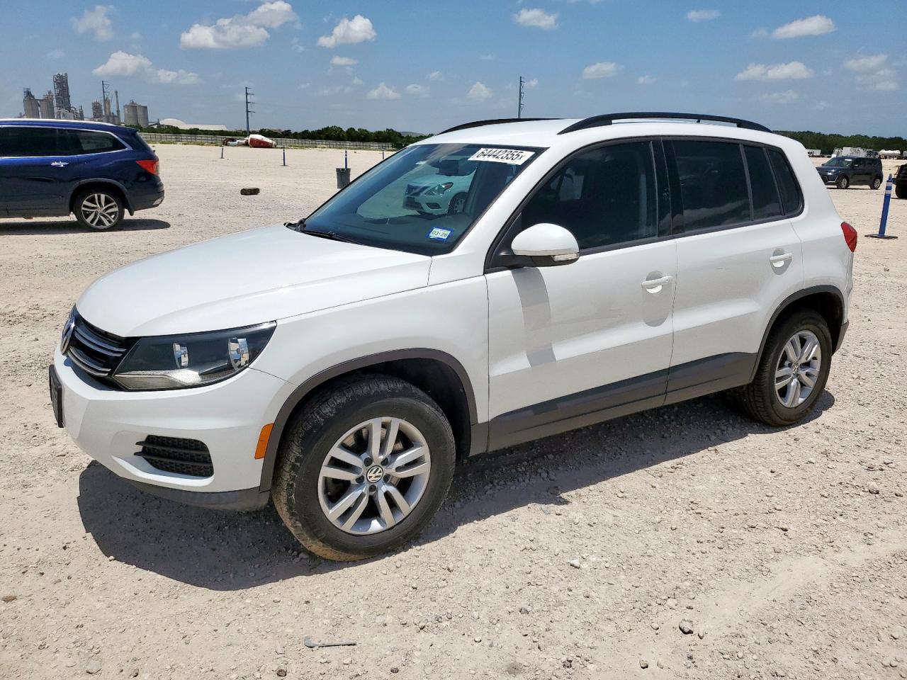 VOLKSWAGEN TIGUAN S 2016