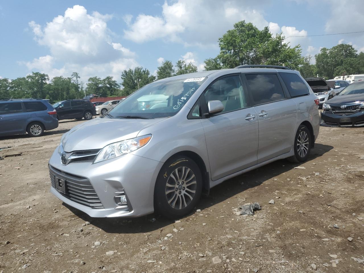 TOYOTA SIENNA XLE 2018