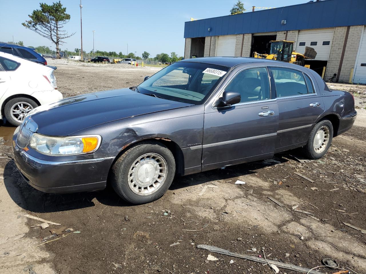 LINCOLN TOWN CAR E 2001
