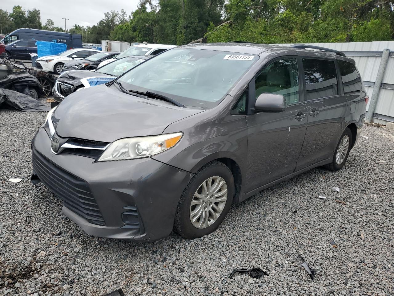 TOYOTA SIENNA LE 2019