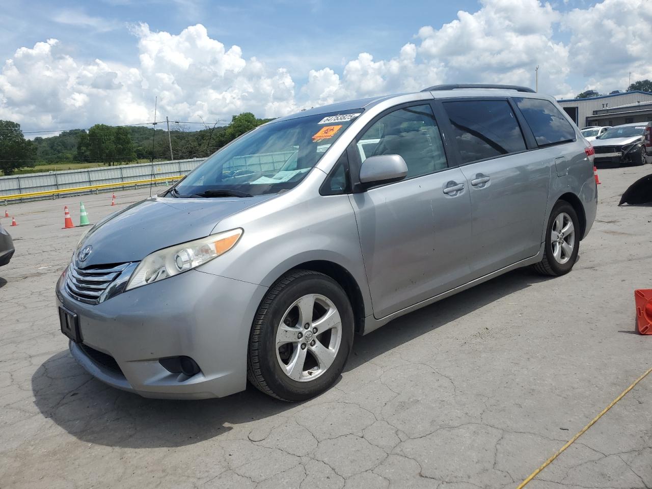TOYOTA SIENNA LE 2014