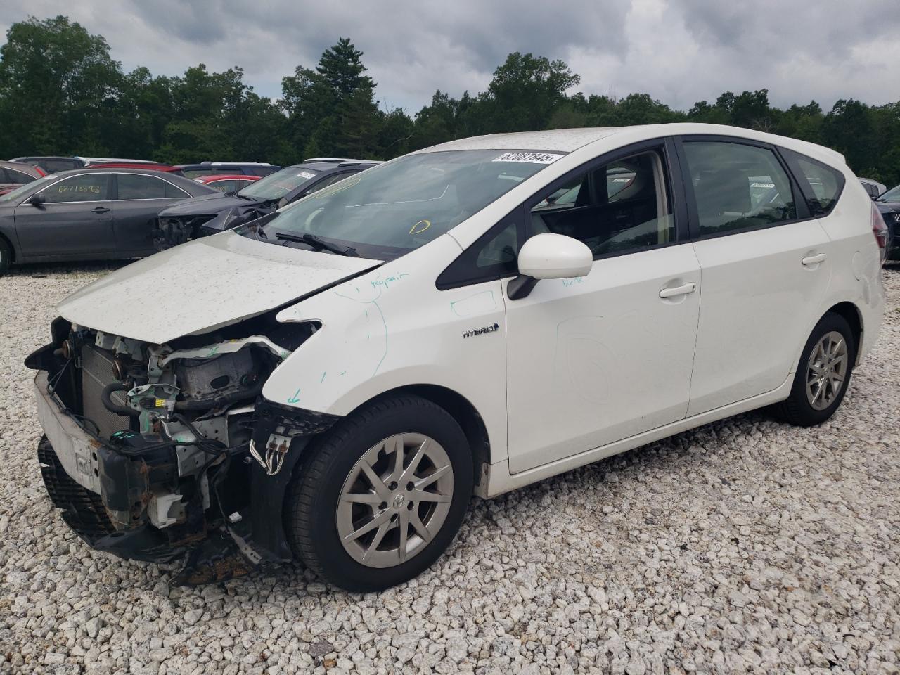 TOYOTA PRIUS V 2017