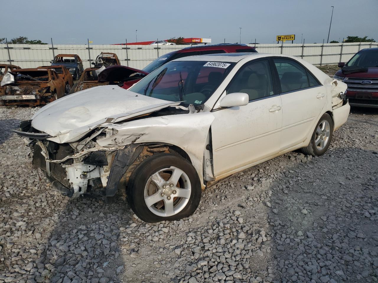 TOYOTA CAMRY LE 2004