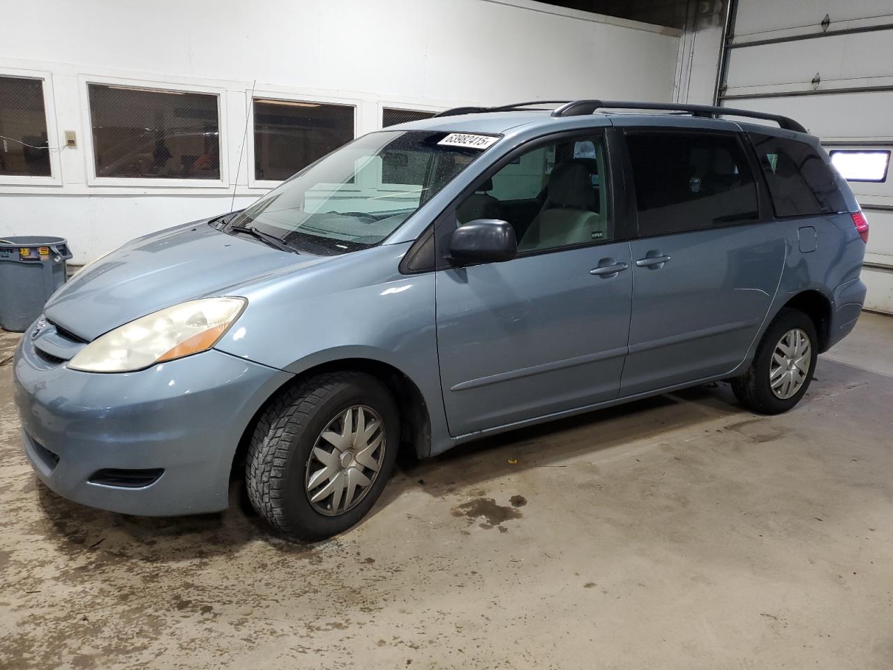 TOYOTA SIENNA CE 2010