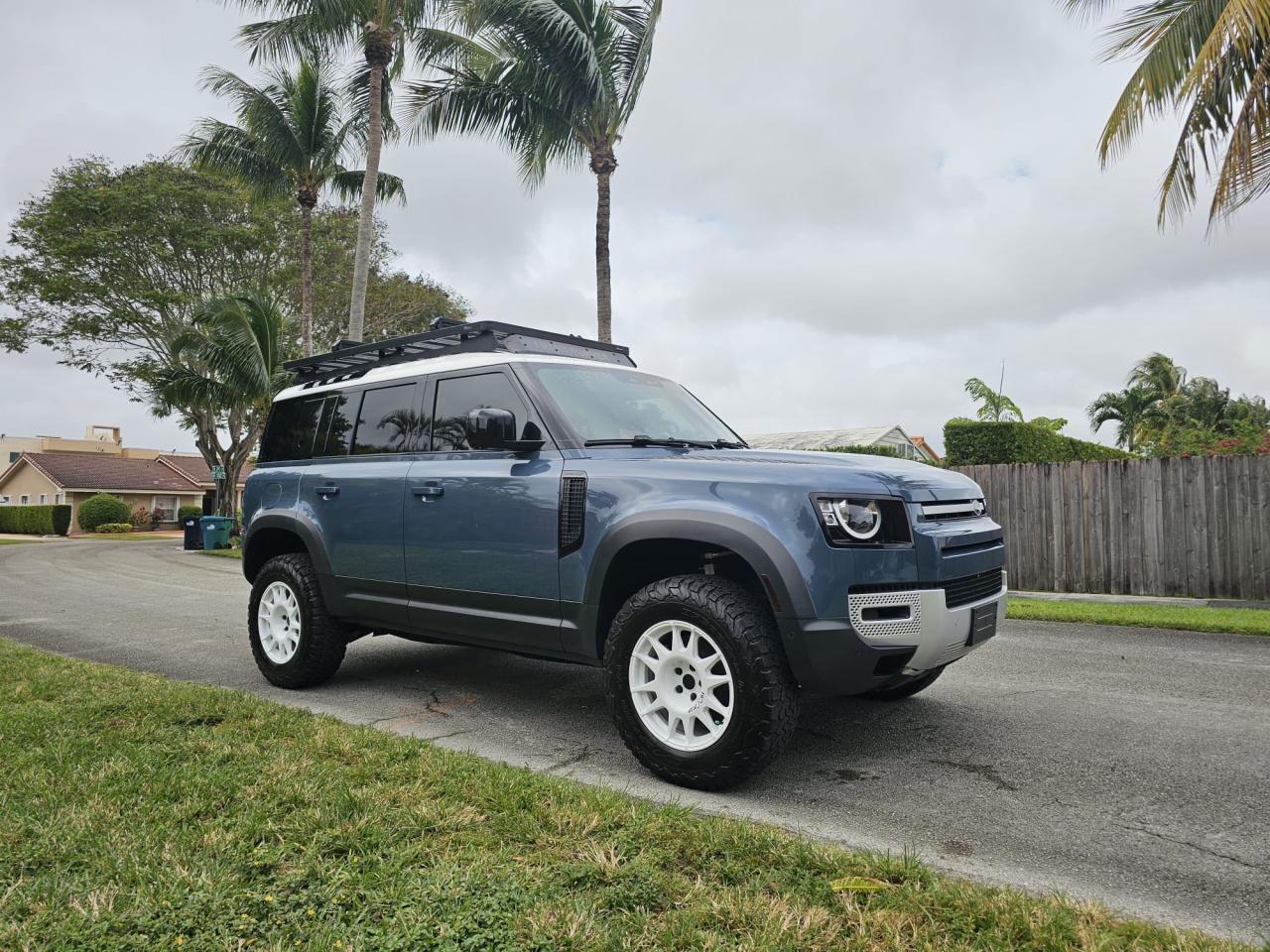 LAND ROVER DEFENDER 1 2023