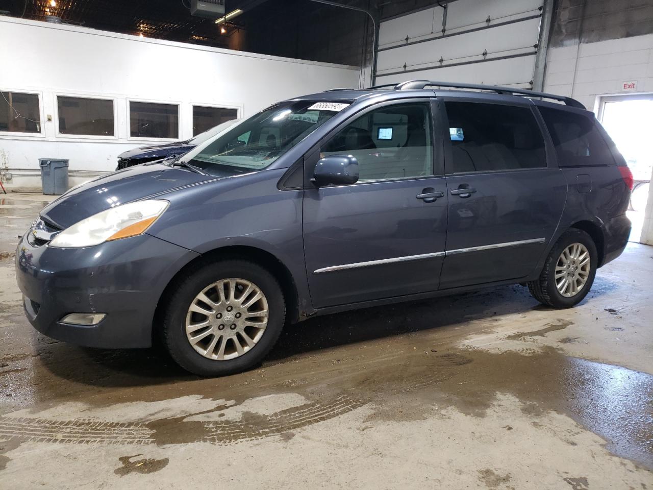 TOYOTA SIENNA XLE 2009