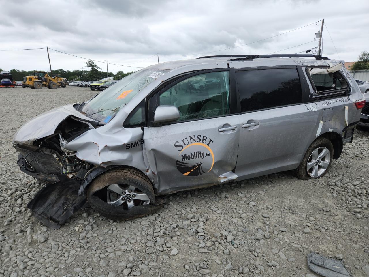 TOYOTA SIENNA LE 2018