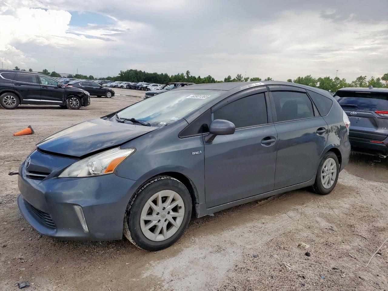 TOYOTA PRIUS V 2013