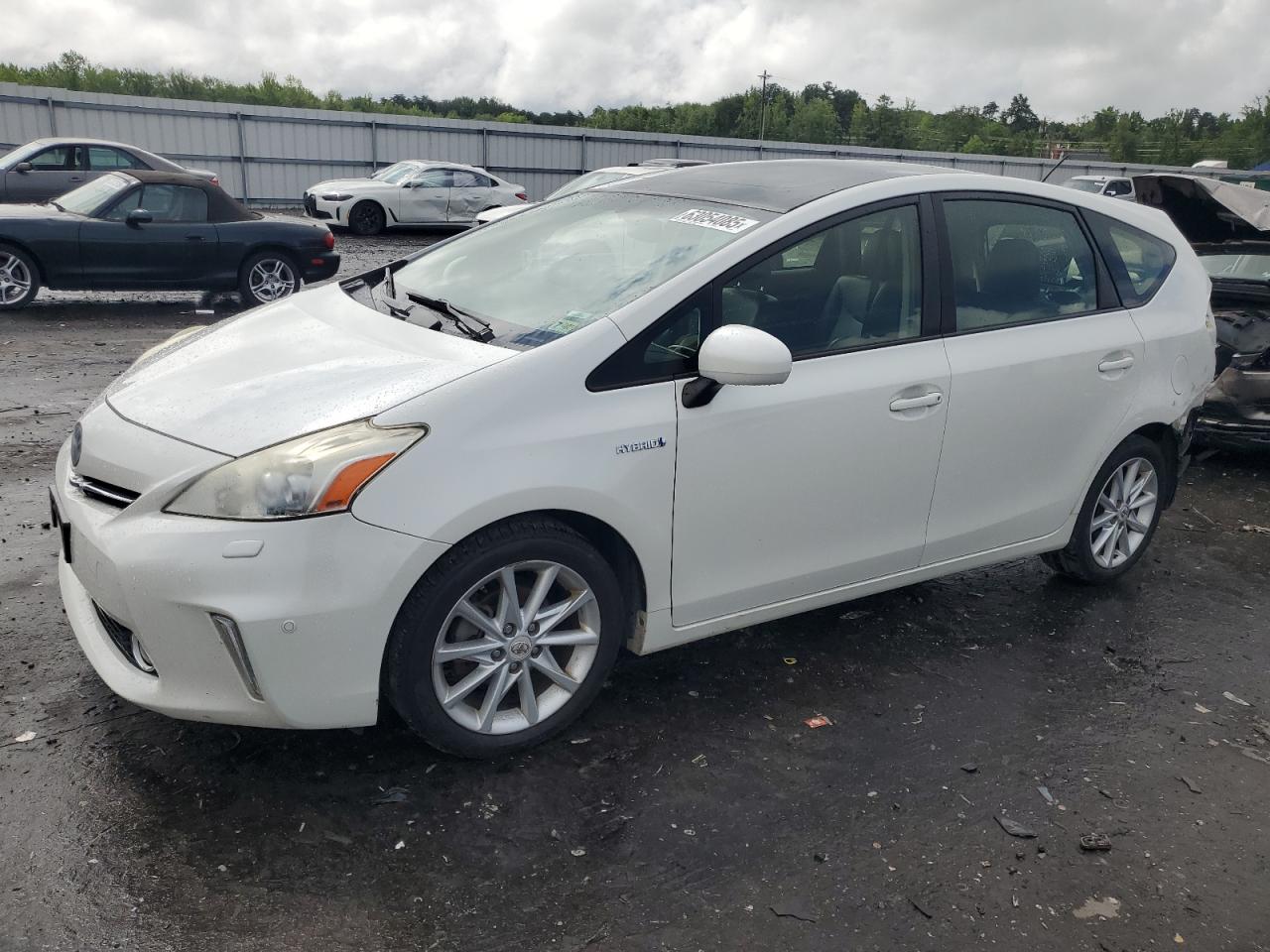TOYOTA PRIUS V 2012
