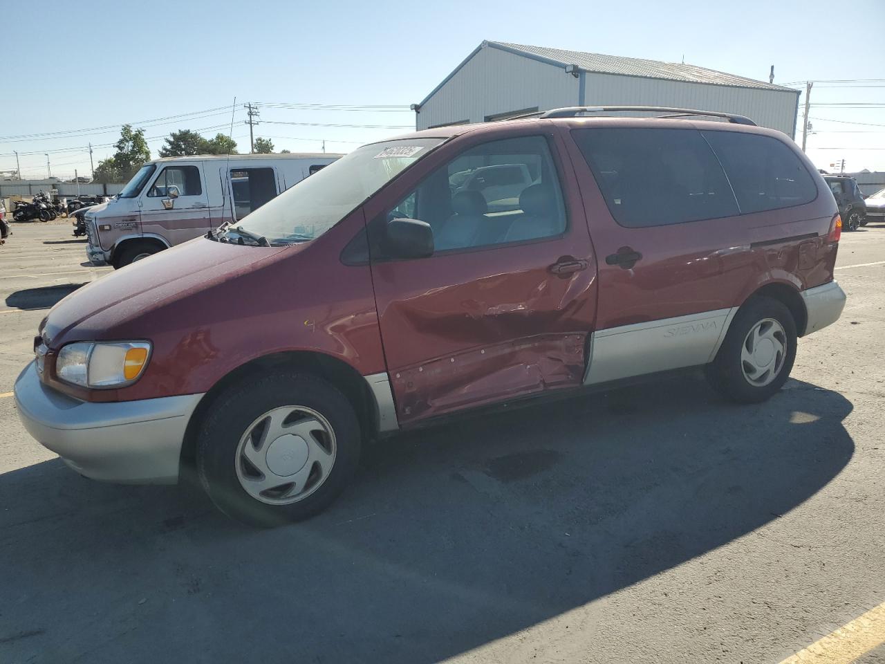 TOYOTA SIENNA LE 2000