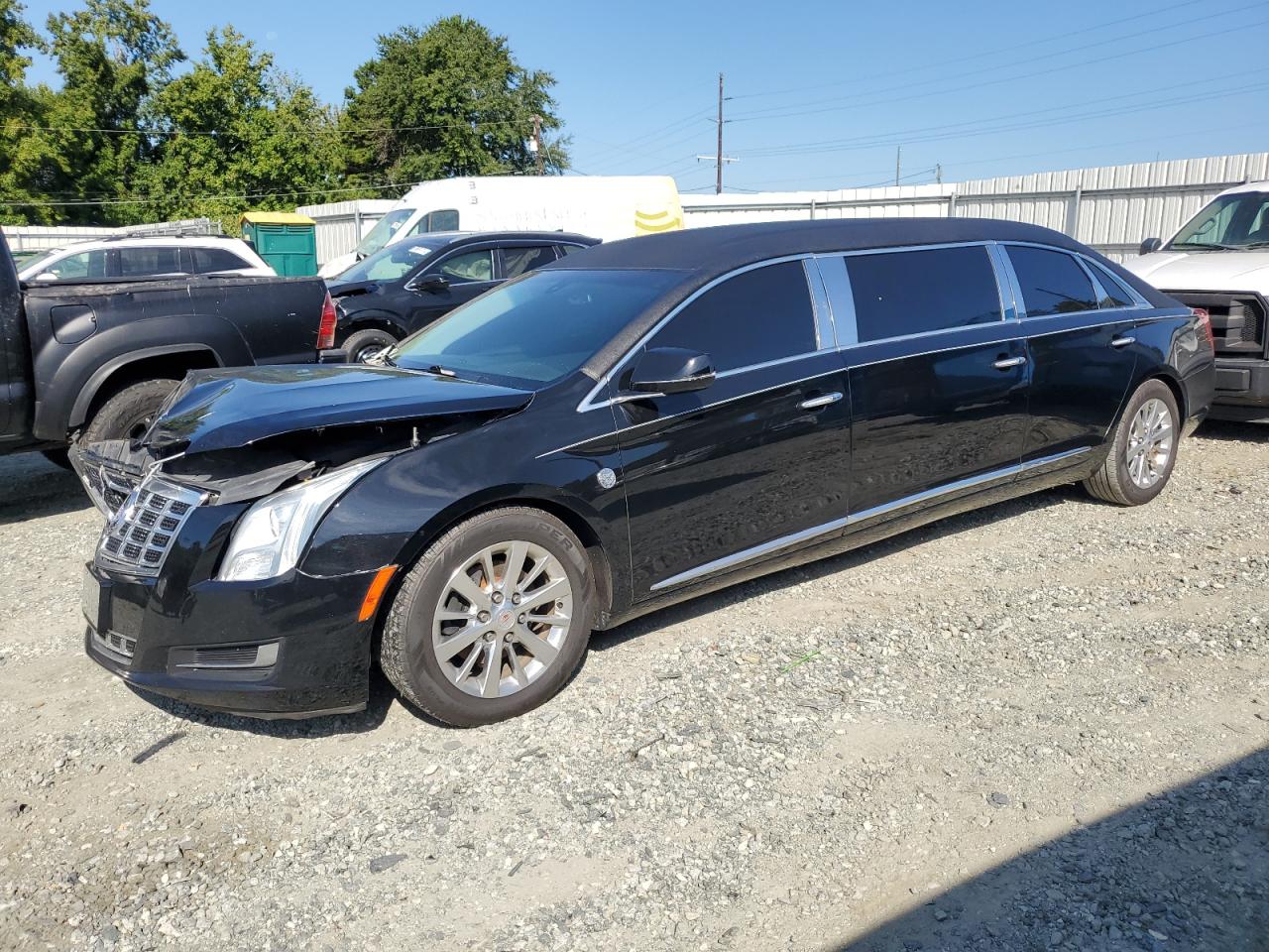 CADILLAC XTS LIMOUS 2014
