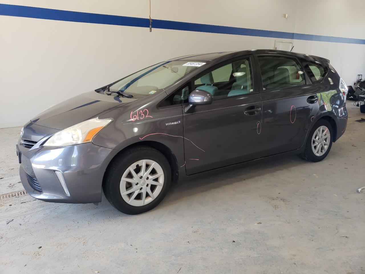 TOYOTA Prius V 2013
