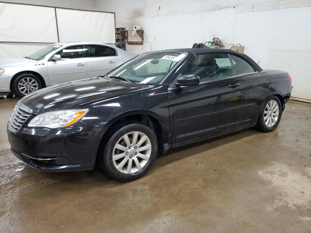 CHRYSLER 200 TOURIN 2013