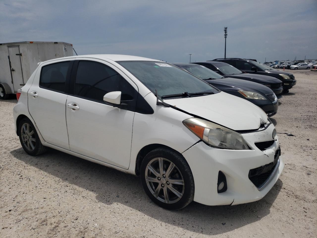 TOYOTA Yaris 2012