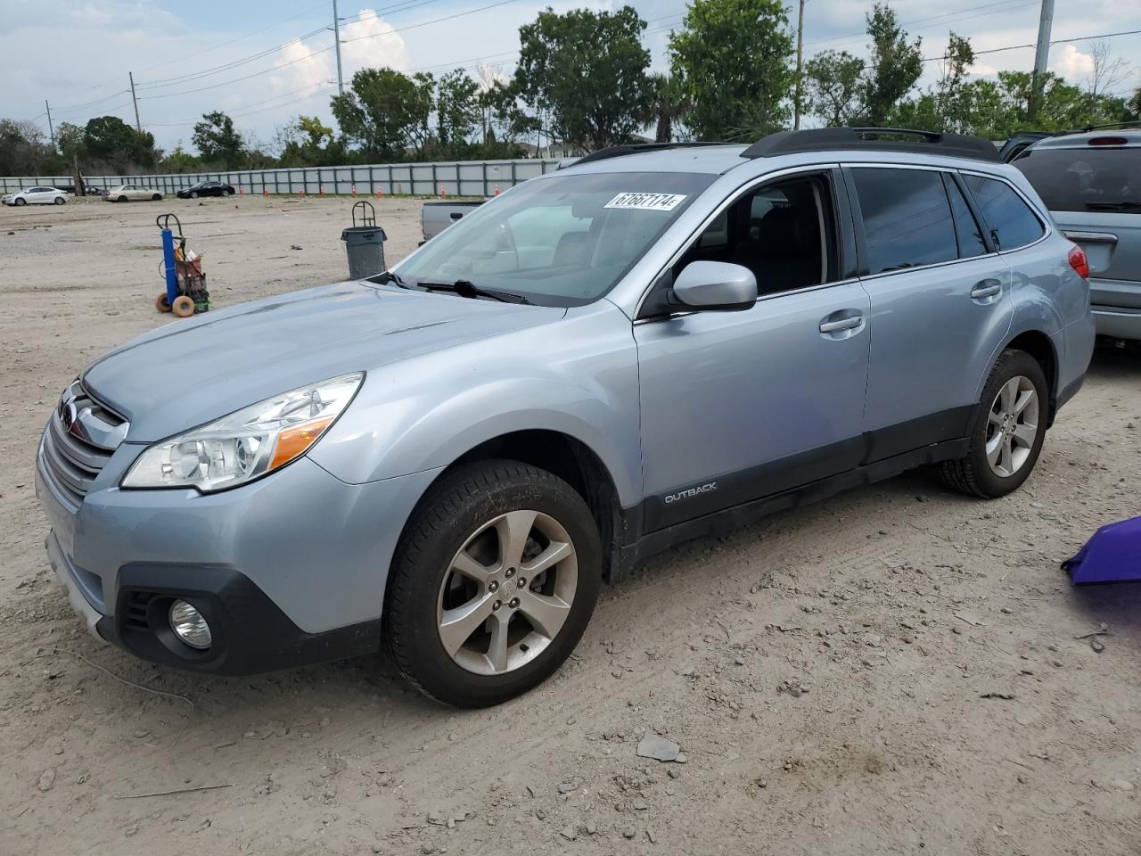 SUBARU OUTBACK 2. 2013