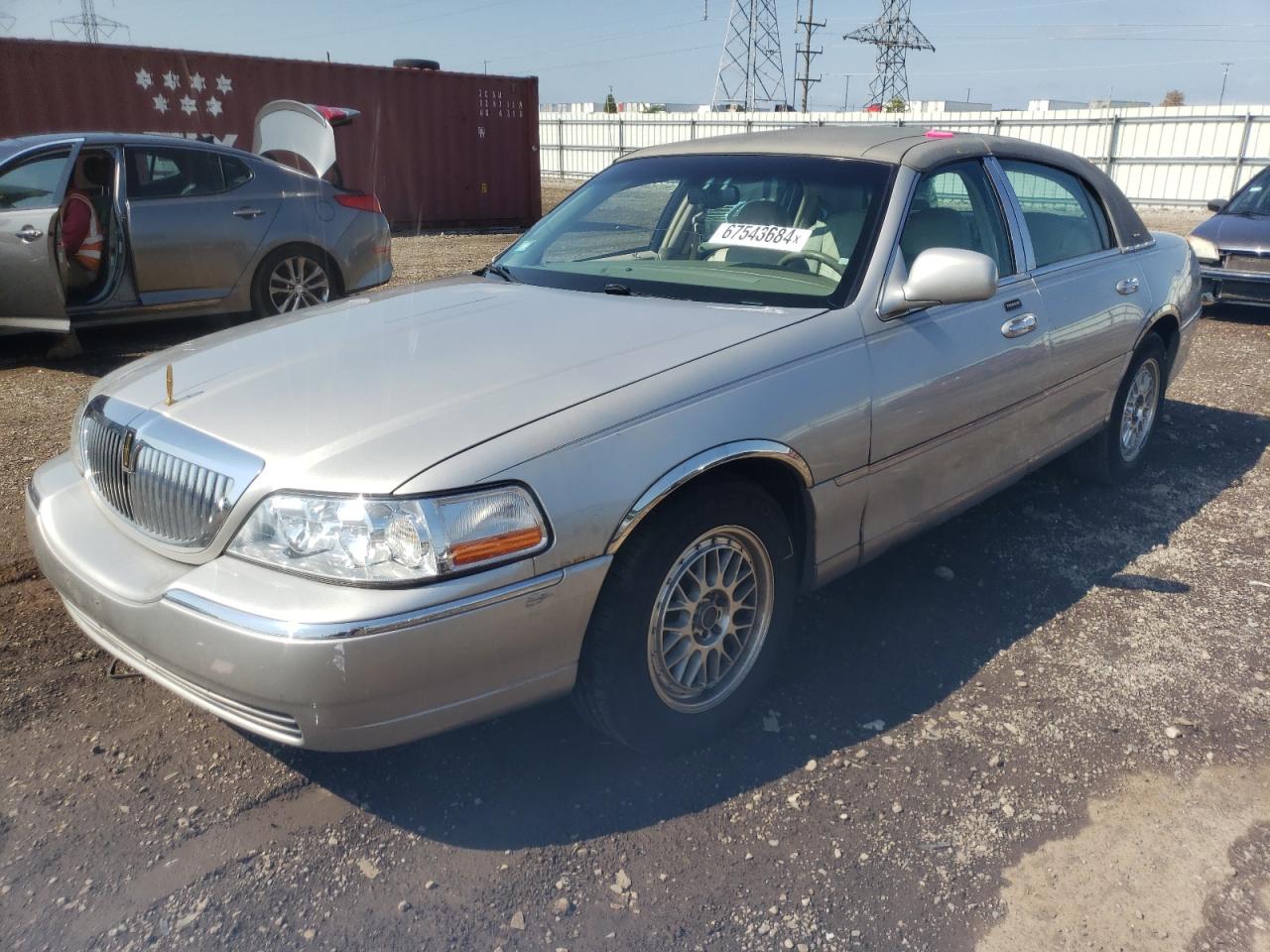 LINCOLN TOWN CAR E 2004