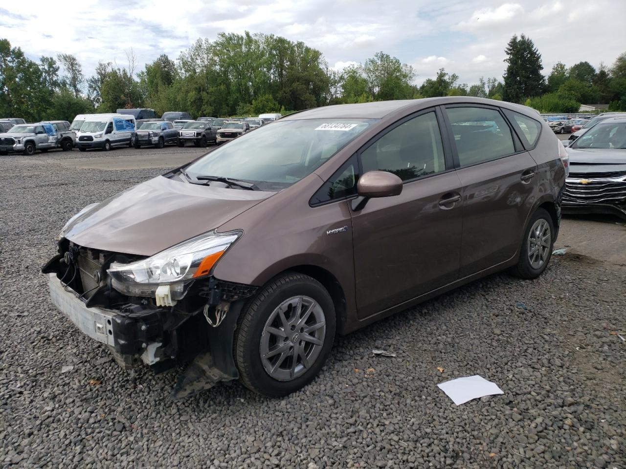 TOYOTA Prius V 2017