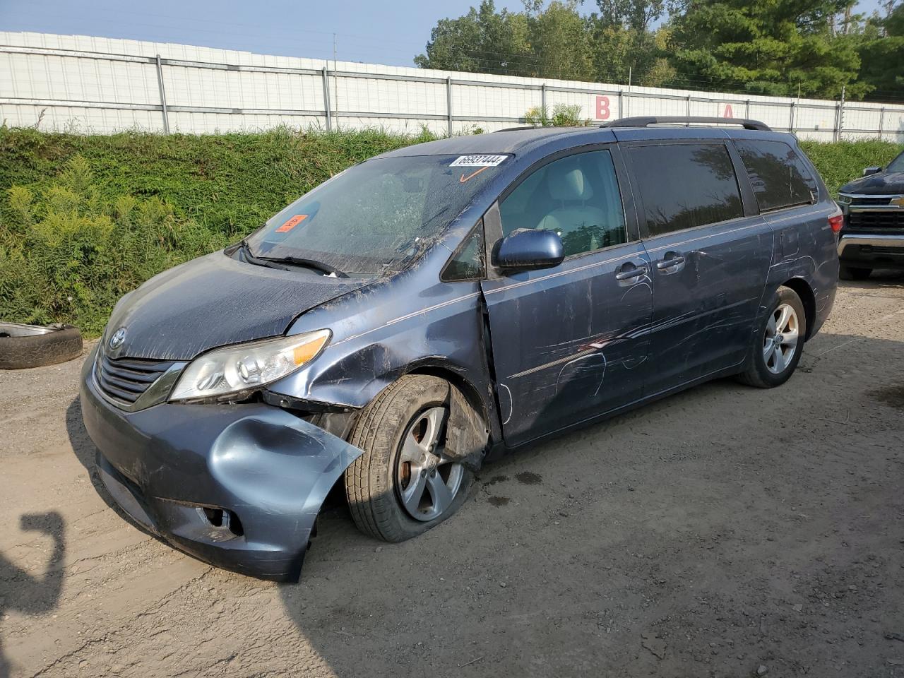 TOYOTA SIENNA LE 2015