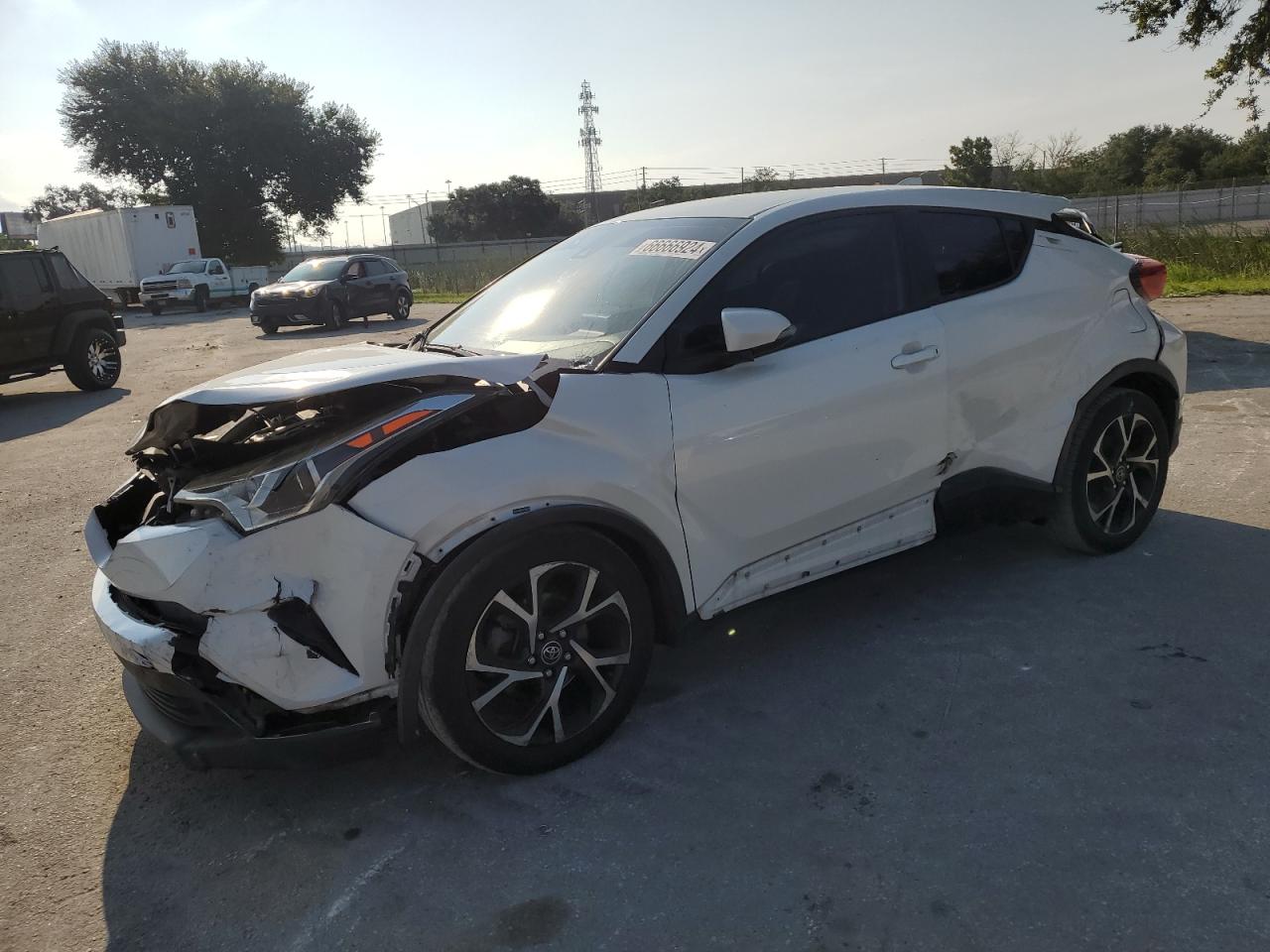 TOYOTA C-HR XLE 2019
