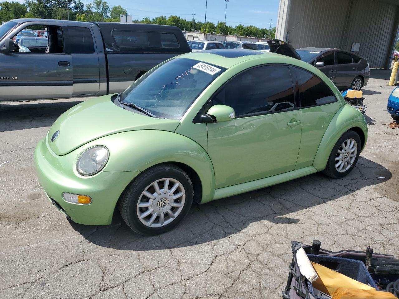 VOLKSWAGEN NEW BEETLE 2004