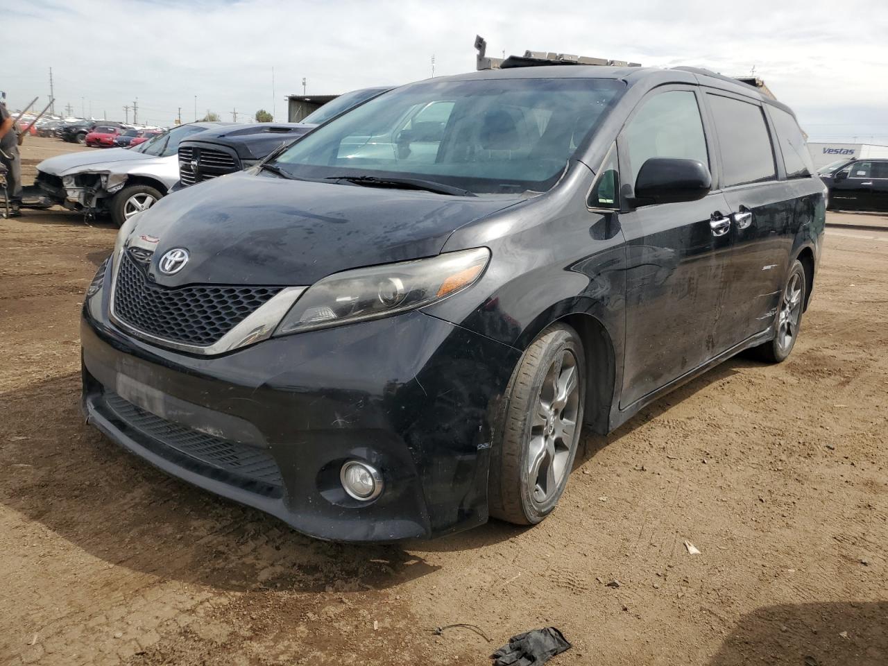TOYOTA Sienna Se 2016