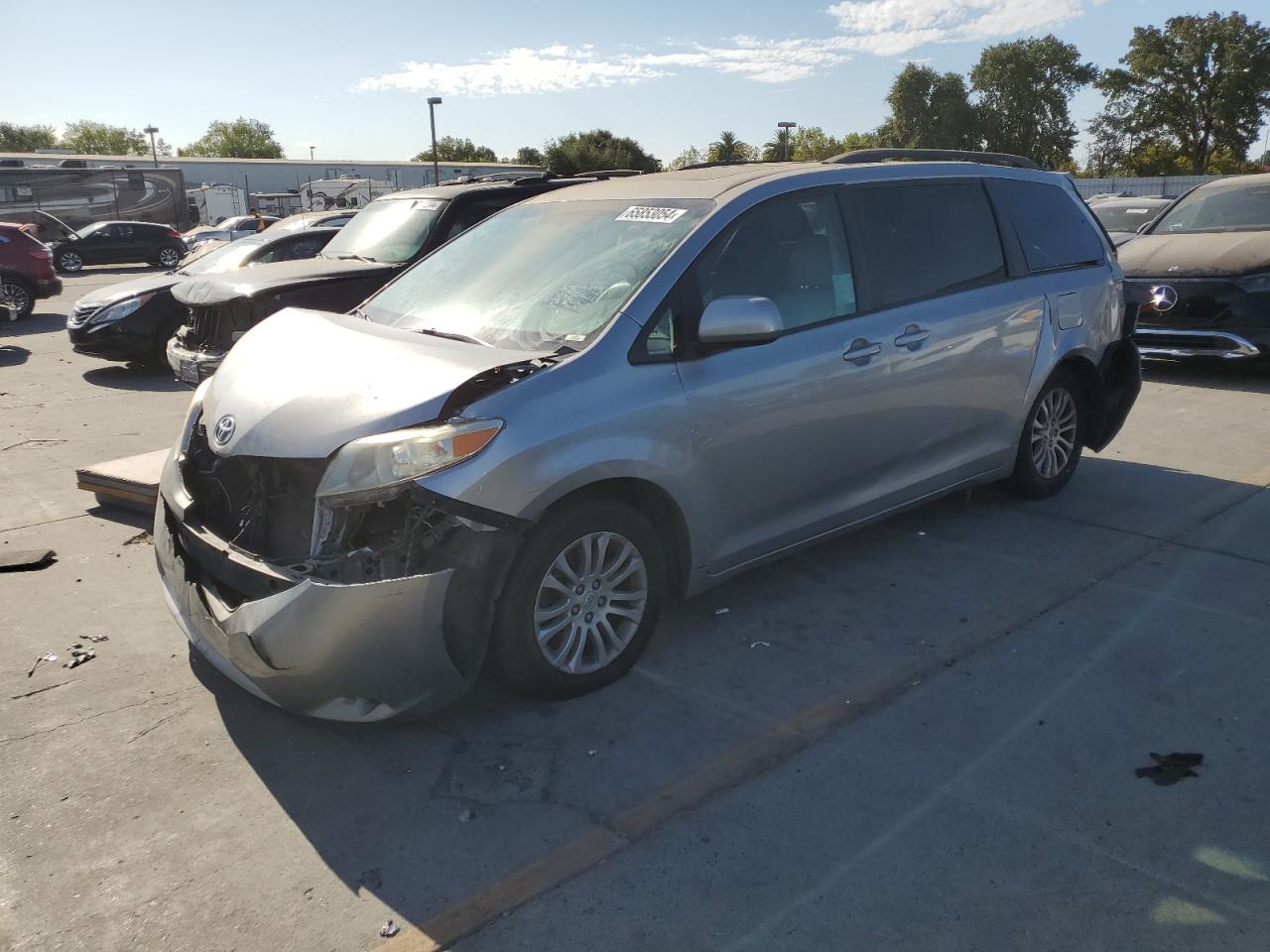 TOYOTA SIENNA 2011