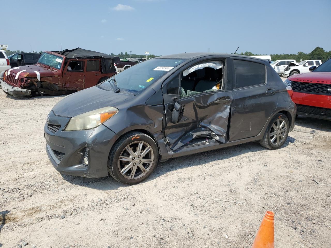 TOYOTA Yaris 2013