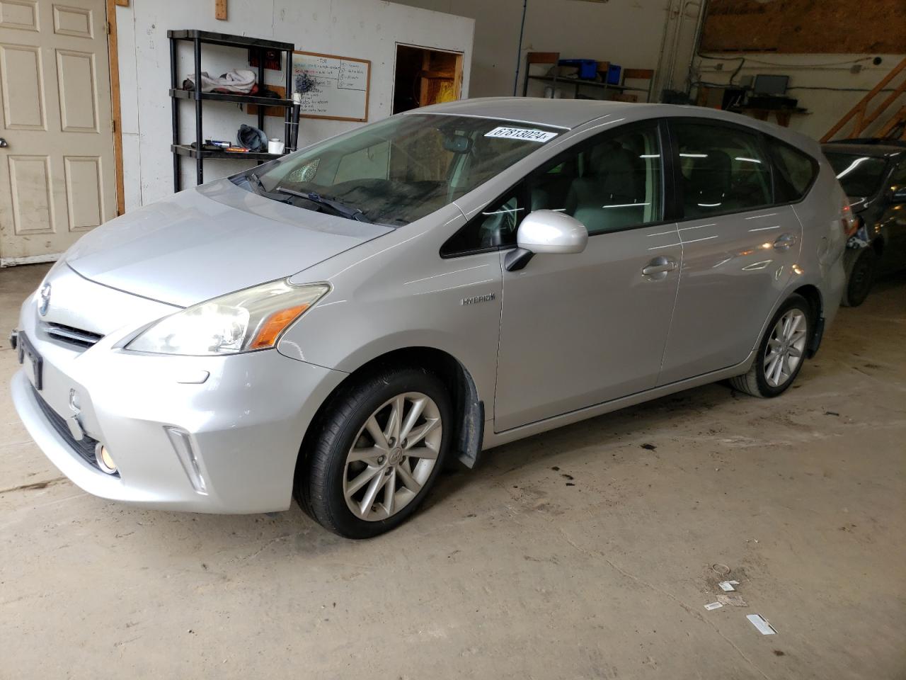 TOYOTA Prius V 2014