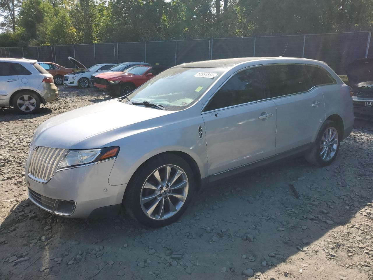 LINCOLN MKT 2011