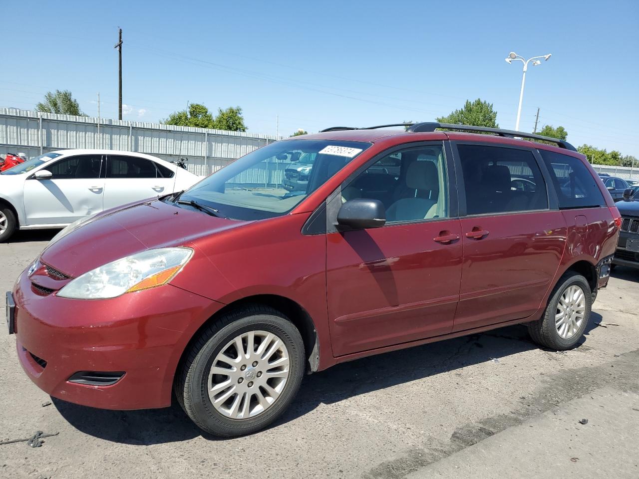 TOYOTA SIENNA LE 2010